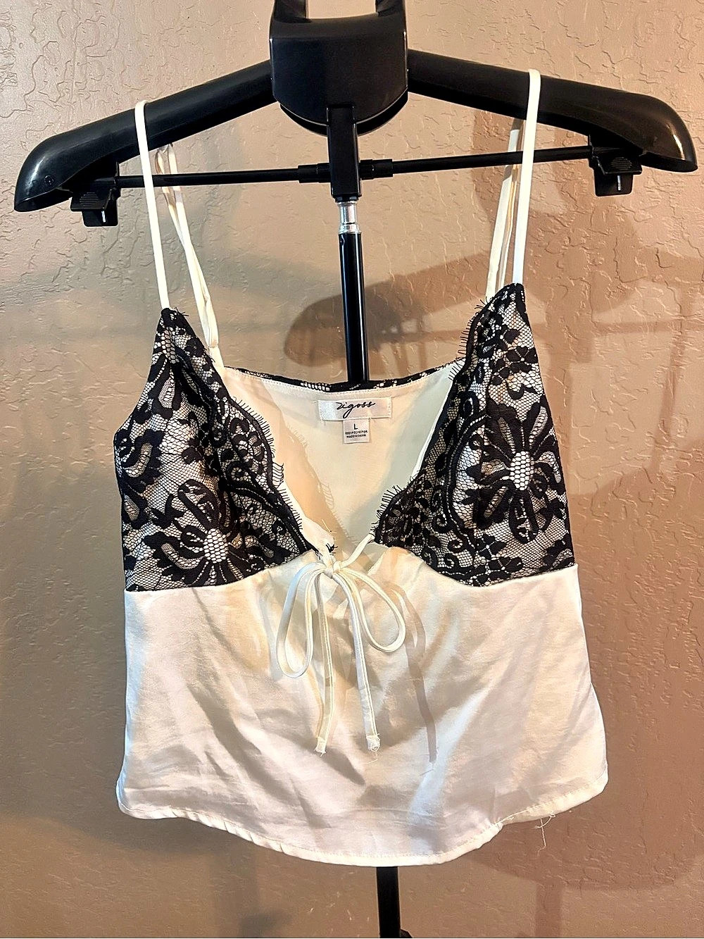 Ziggi Lace Trim Camisole in White & Black Size Large Like New